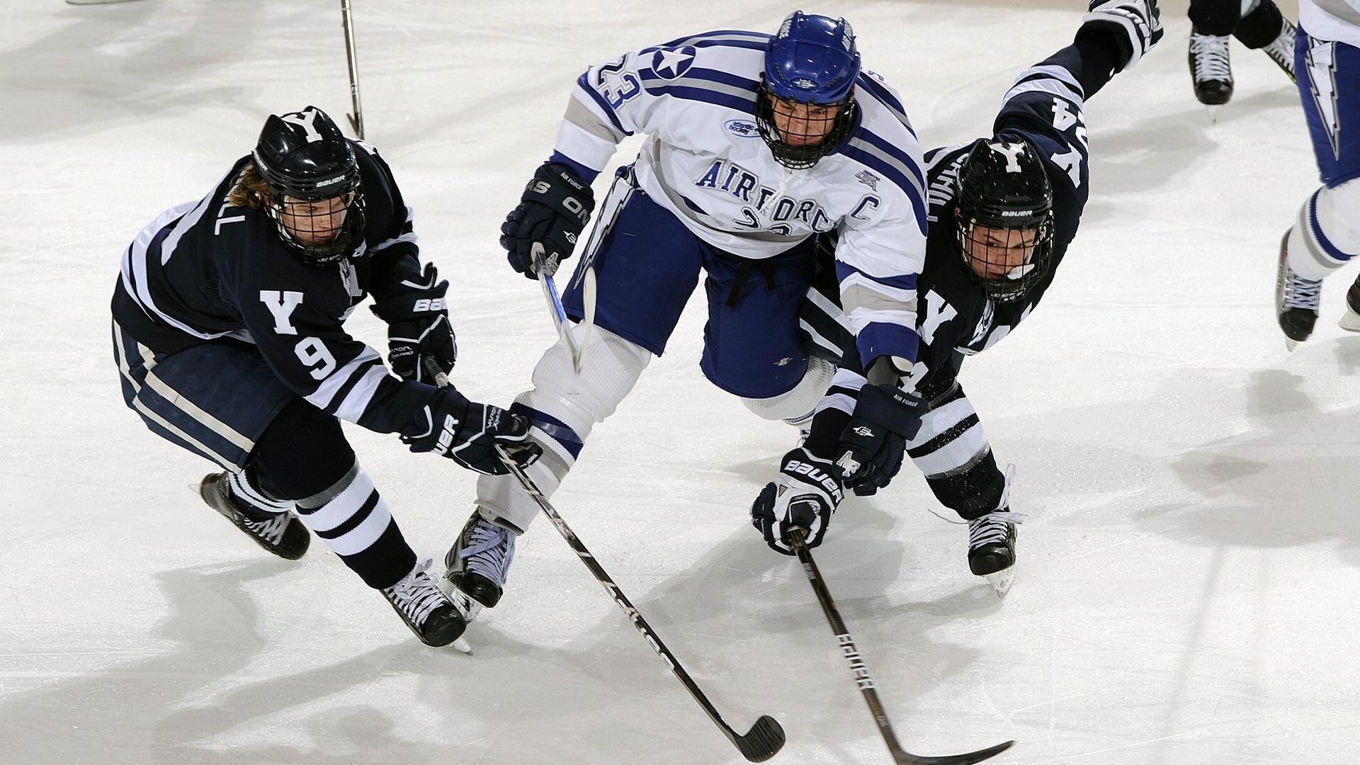 步行者控卫场均助攻联盟第三，成为战术枢纽，步行者控球后卫
