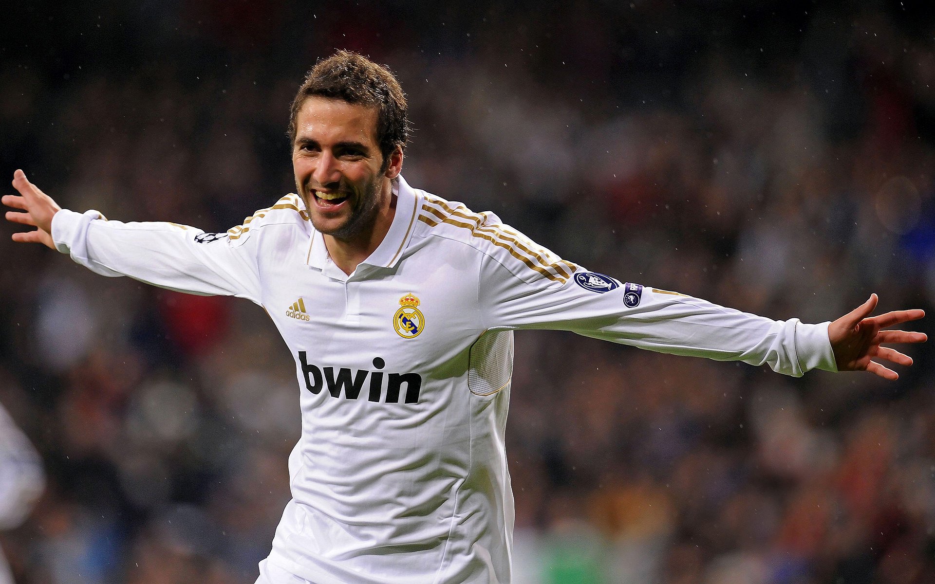 维尼修斯连续10场比赛献助攻,皇马攻势全开